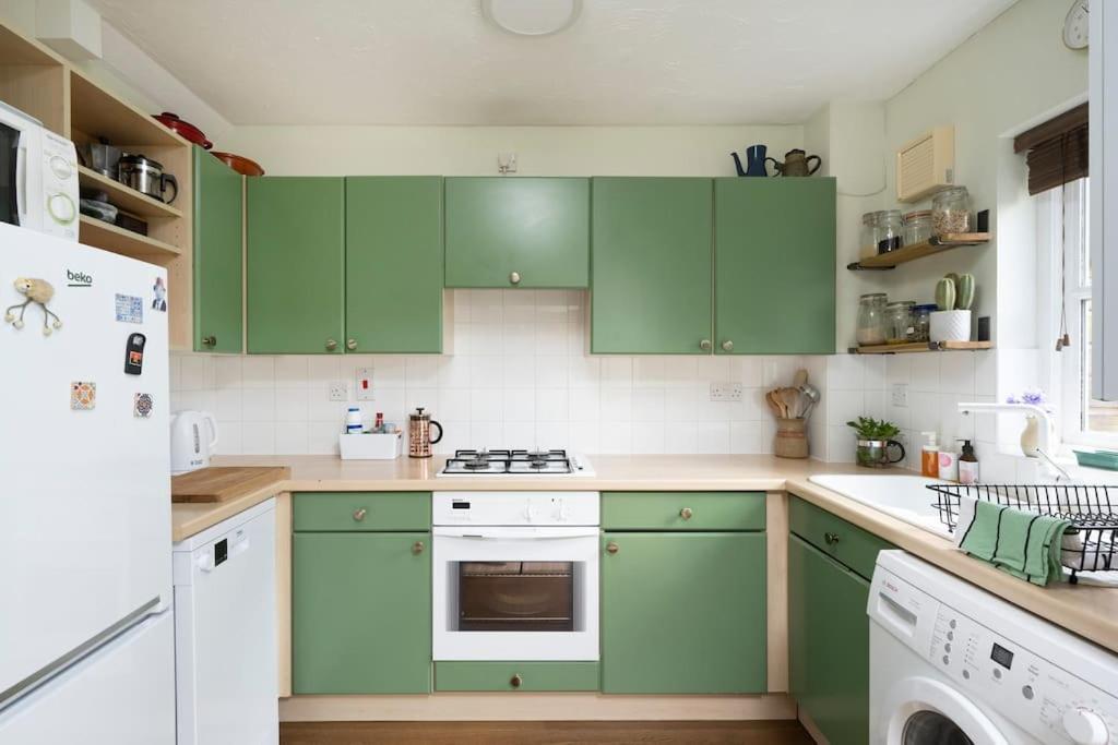Victoria Park 2 Bedroom House W/ Garden & Parking Лондон Экстерьер фото